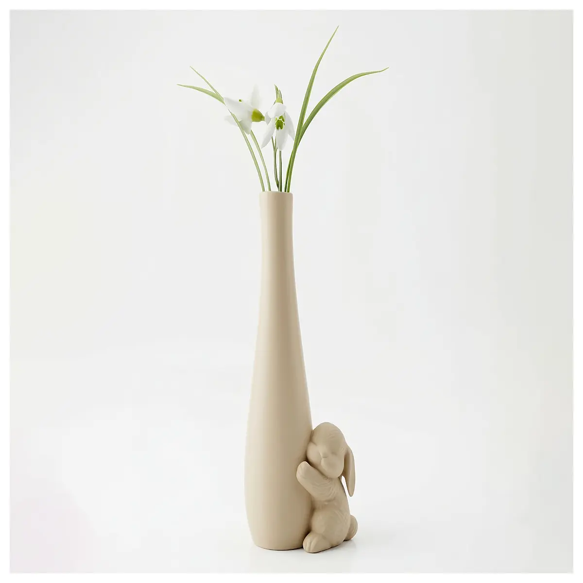 Easter Bunny Holding Vase Decoration Holiday Gift Festive Decor Creative Display Piece Easter Bouquet Accessory