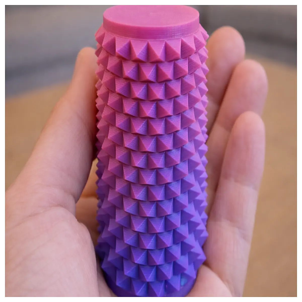 Thorn Shaped Stress Relief Rolling Toy Sensory Desk Toy Fidget Spinner Decompression Toy Fun Brain Teaser