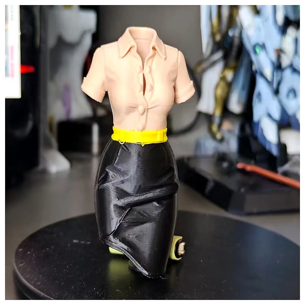 Junfu Yueling Bainen Biktong Anime Figure Pencil Holder Collectible Model Decor Desk Display Character Toy Girl s Favorite