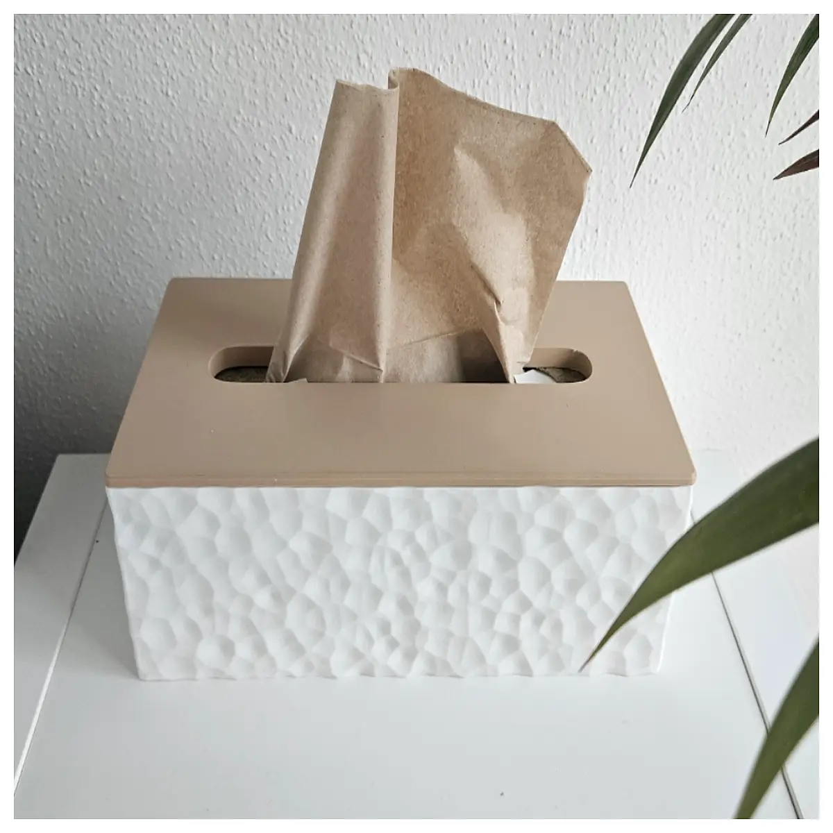 Cast Tissue Box Craft Tissue Holder Creative Storage Desktop Decoration Wall Hanging Tissue Display Stand Modern Minimalist