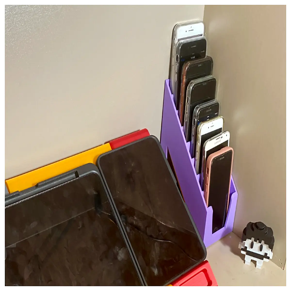 8 Port Phone Stand with Charger Stereoscopic Hamster Ladder Stand Phone Organizer Charging Station Compatible with Small Animals