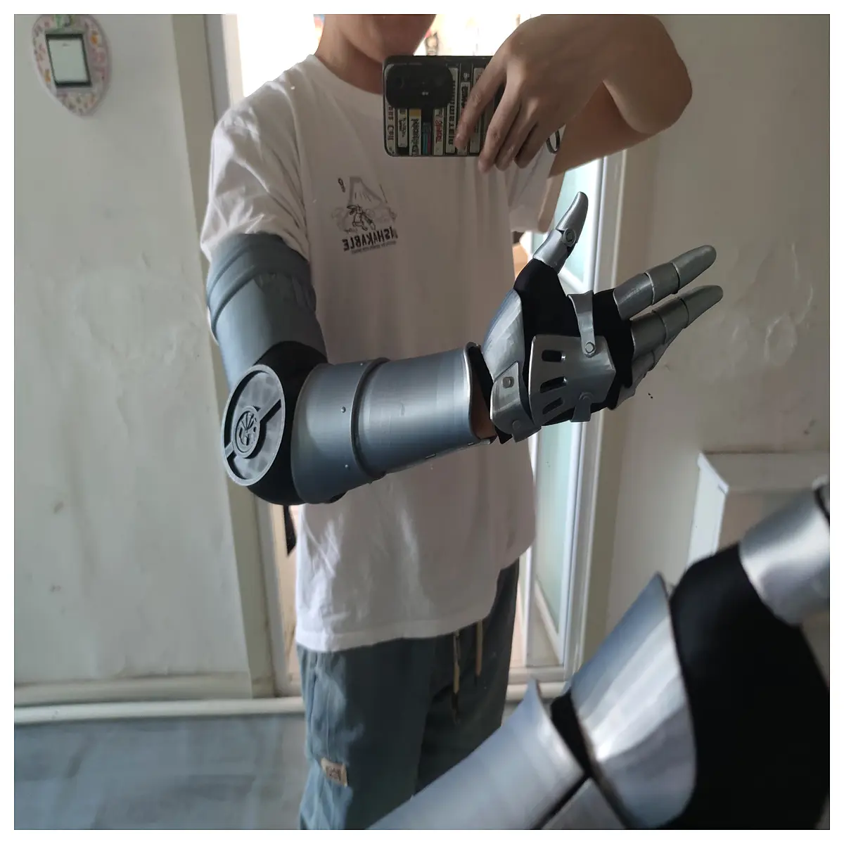 Verlily Mechanical Hand Cosplay Prop Model Hand Accessory Parts Authentic Detail