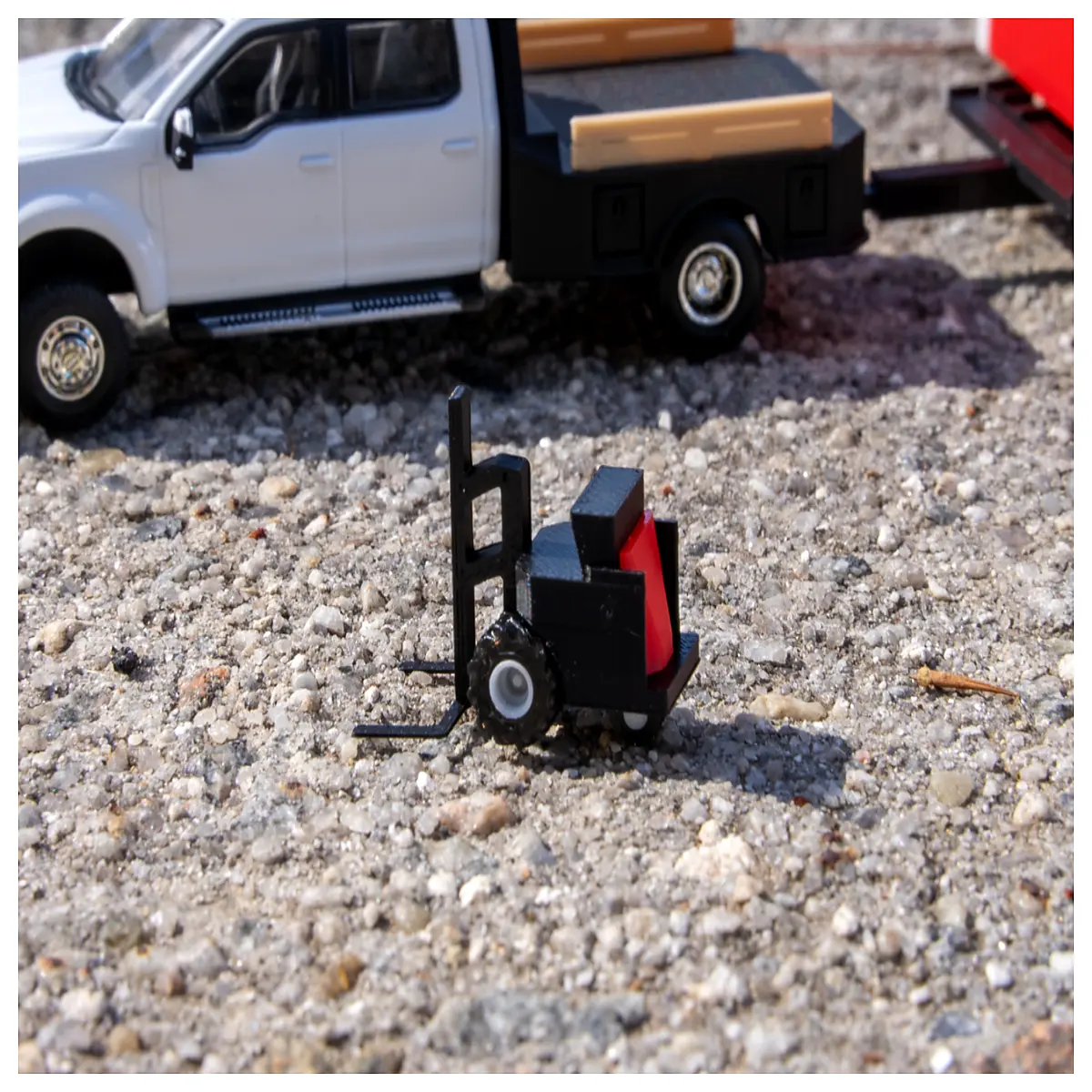 164 Scale Shed Crane Small Transport Vehicle Indoor Outdoor Delivery Villa Project Logistics Solution Transport Equipment