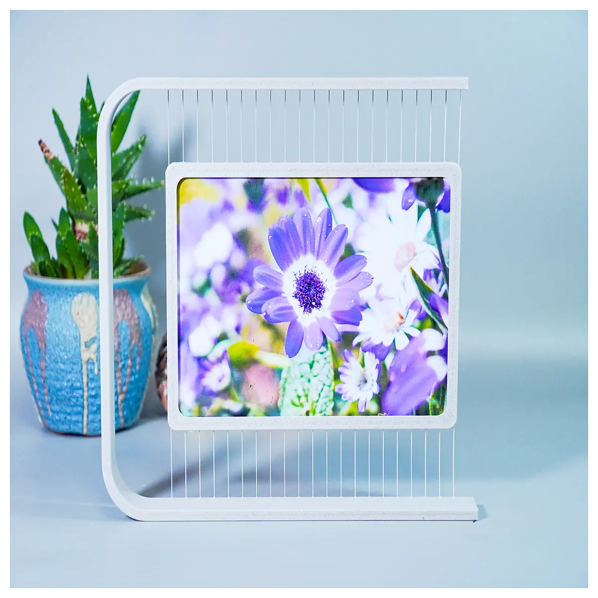 Floating Photo Frame Creative Wall Display Hanging Picture Frame Modern Photo Holder Retro Style Home Decor Accent Photo Showcase