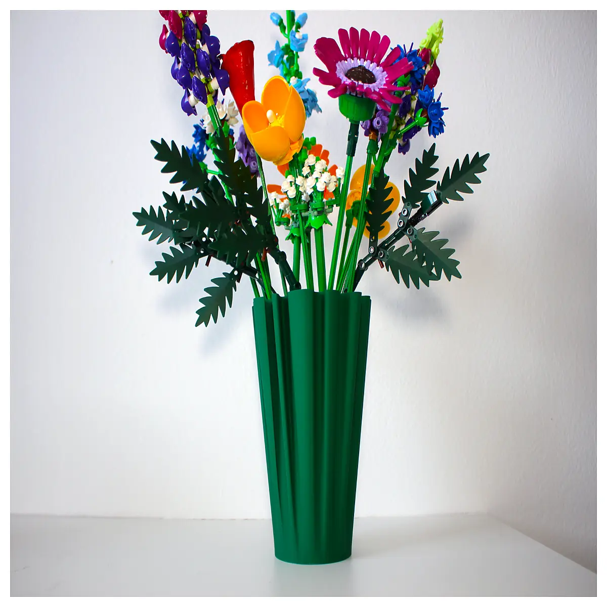 Elegant Spiral Wave Vase Modern Home Decor Art Piece Creative Gift Hydroponic Plant Container