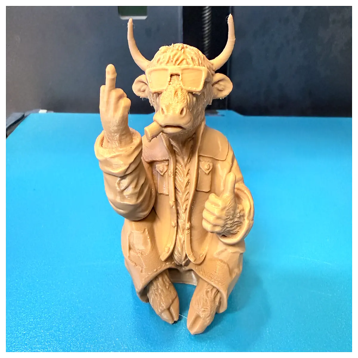Funny Upraised Middle Finger High Ground Bull Statue Garden Decoration Outdoor Sculptures Cartoon Animal Figurine Creative Gift