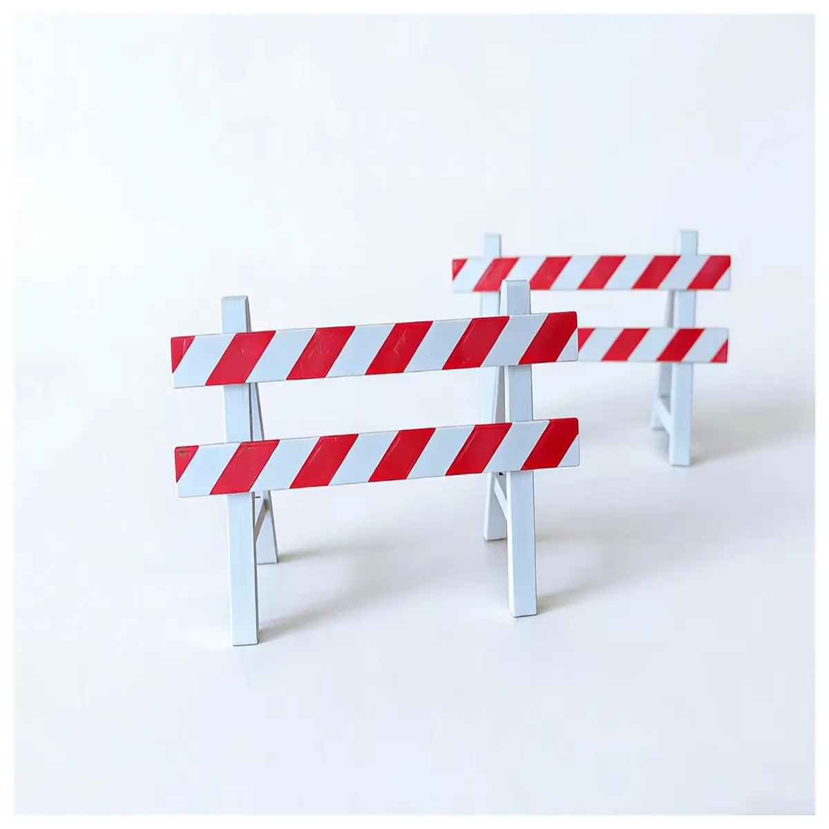 Red Brick Street Road Blockade Device Traffic Obstruction Vehicle Passage Aid Urban Traffic Solution