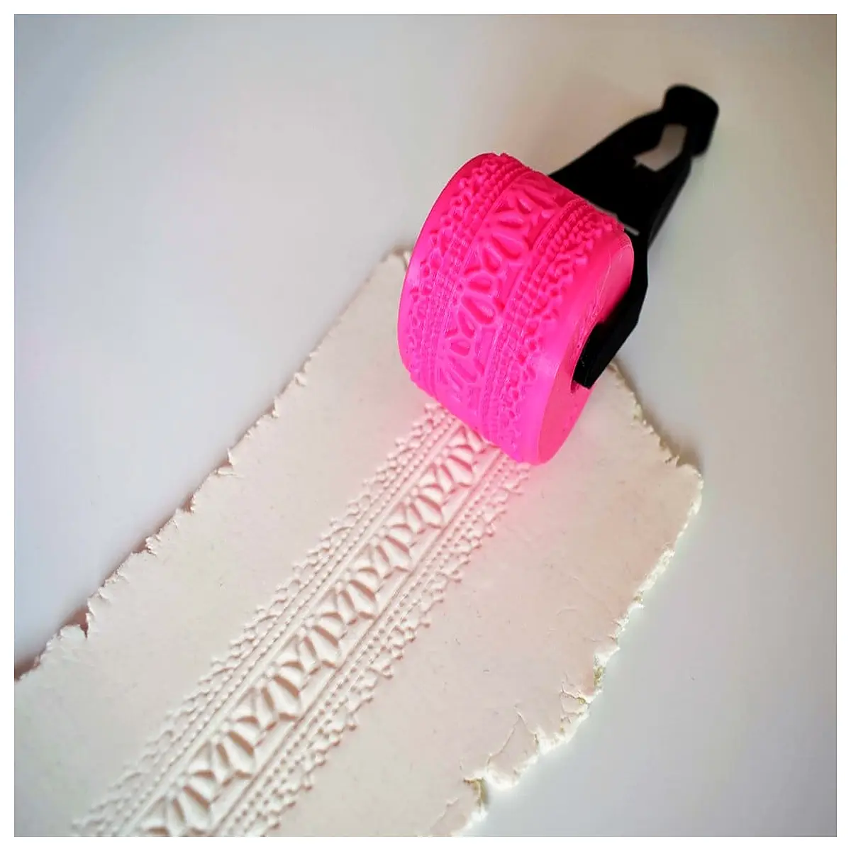 Ribbed Cylinder Lace Pattern Center Decoration Wallpaper Curtains Fabrics Wall Art Lace Ornament Textile