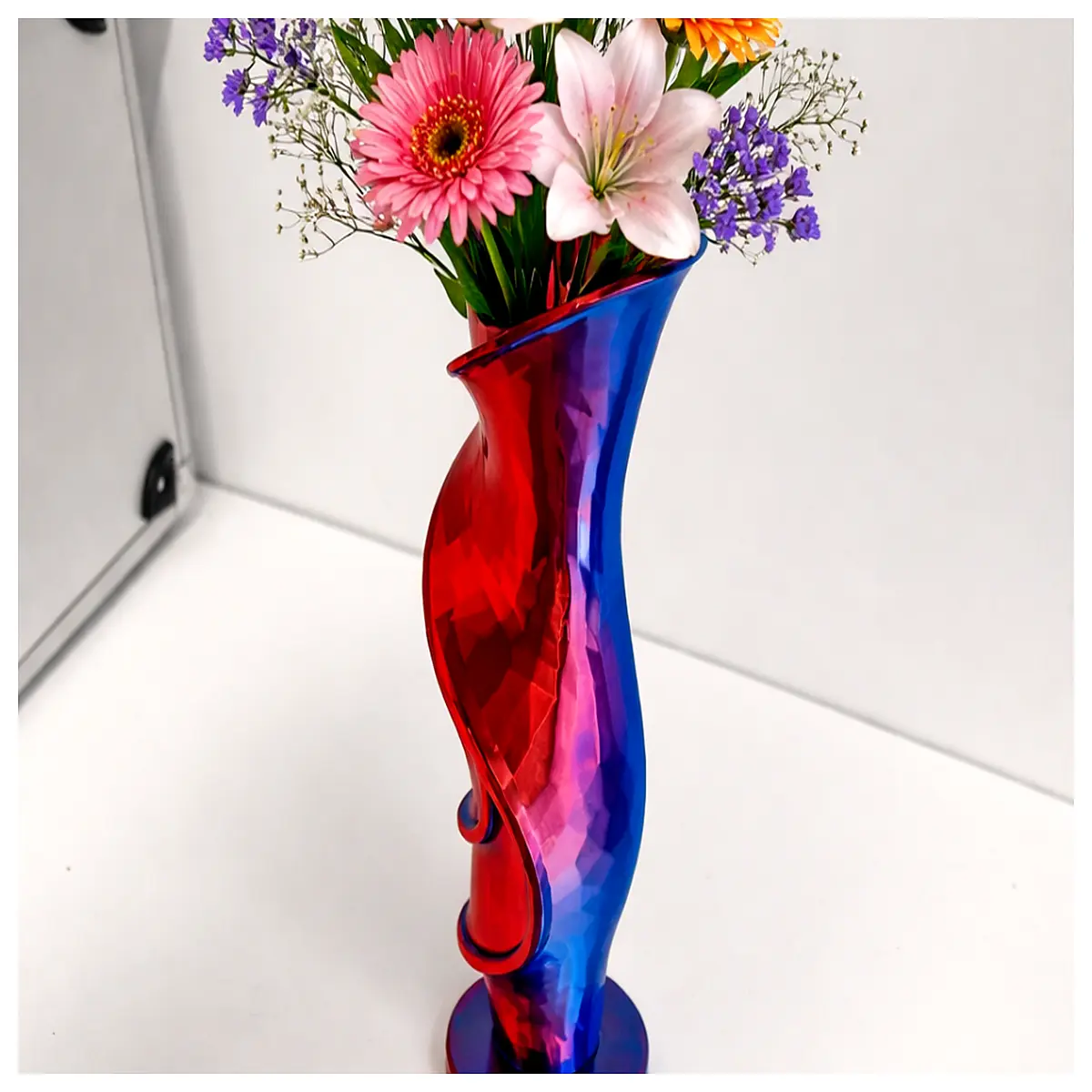 Stunning Flowing Spiral Vase Silk Flower Bouquet Decoration Creative Home Decor European Style Art Vase Modern Minimalist