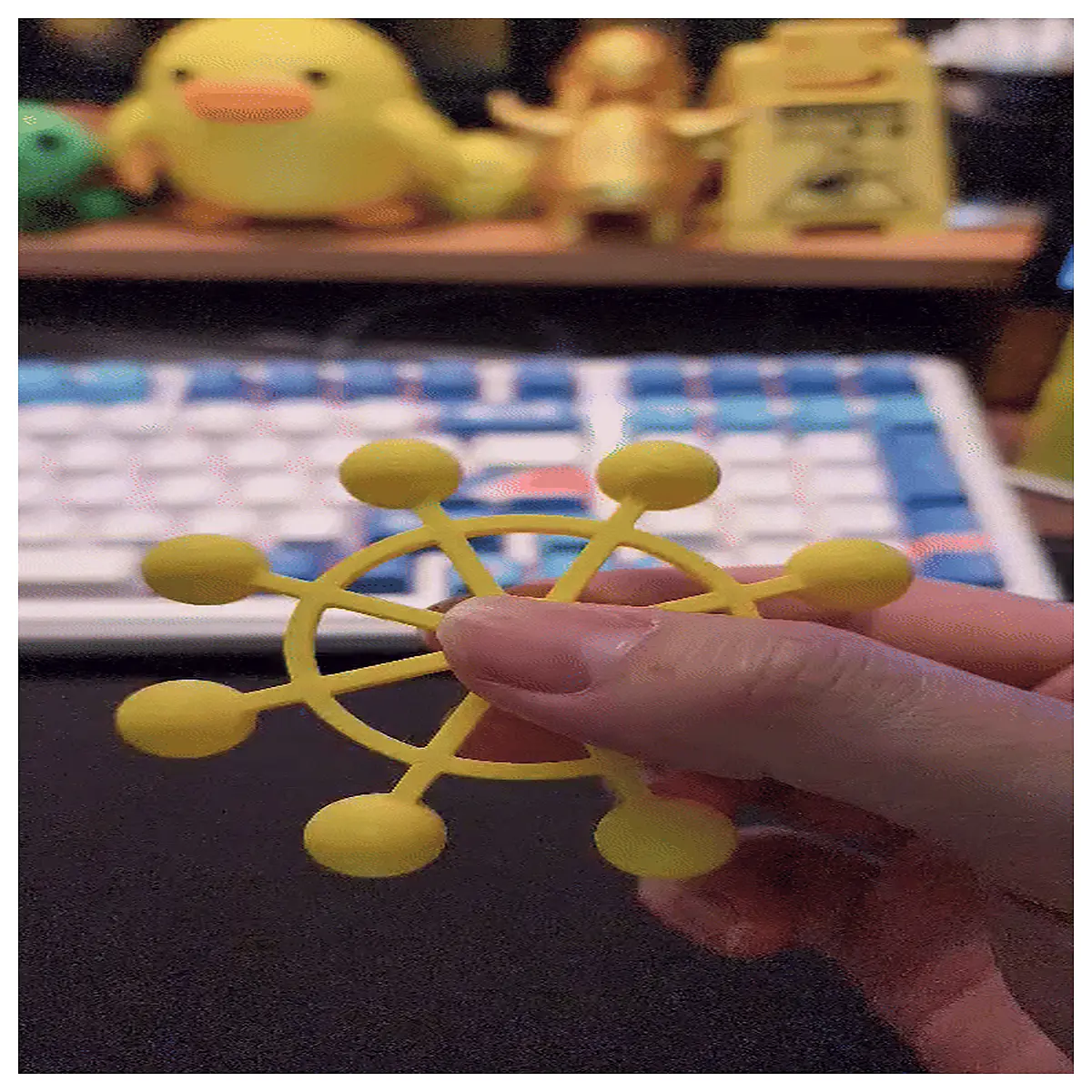 Mahoroshiro Fupan Finger Spin 3D Printed Bearingless Version Full Adaptability Accessory Spin Toy