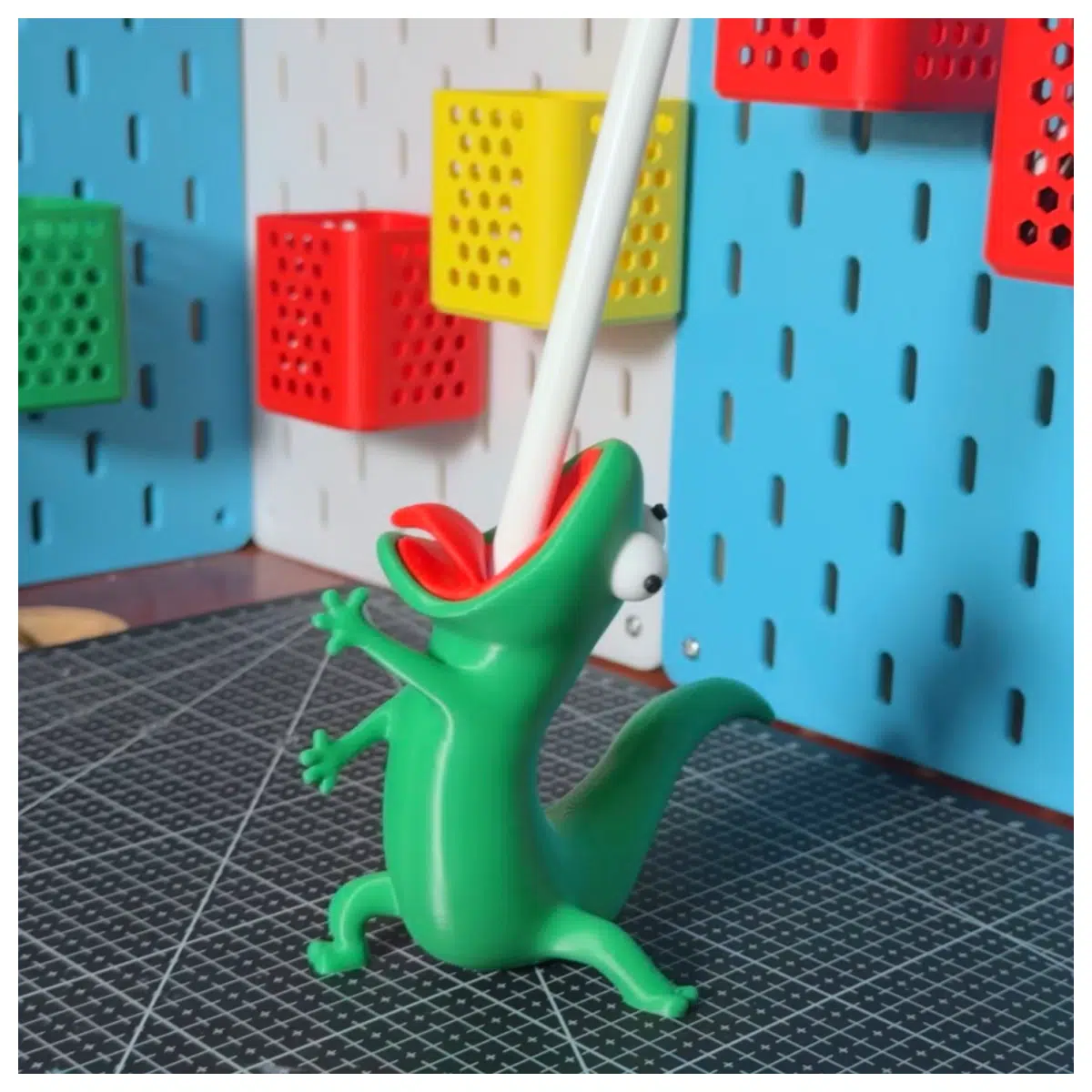 Pen Holder Lizard Design Pencil Case Transformation Plan Creative Stationery Accessories Support Grip Writing Holder Pen Accessories