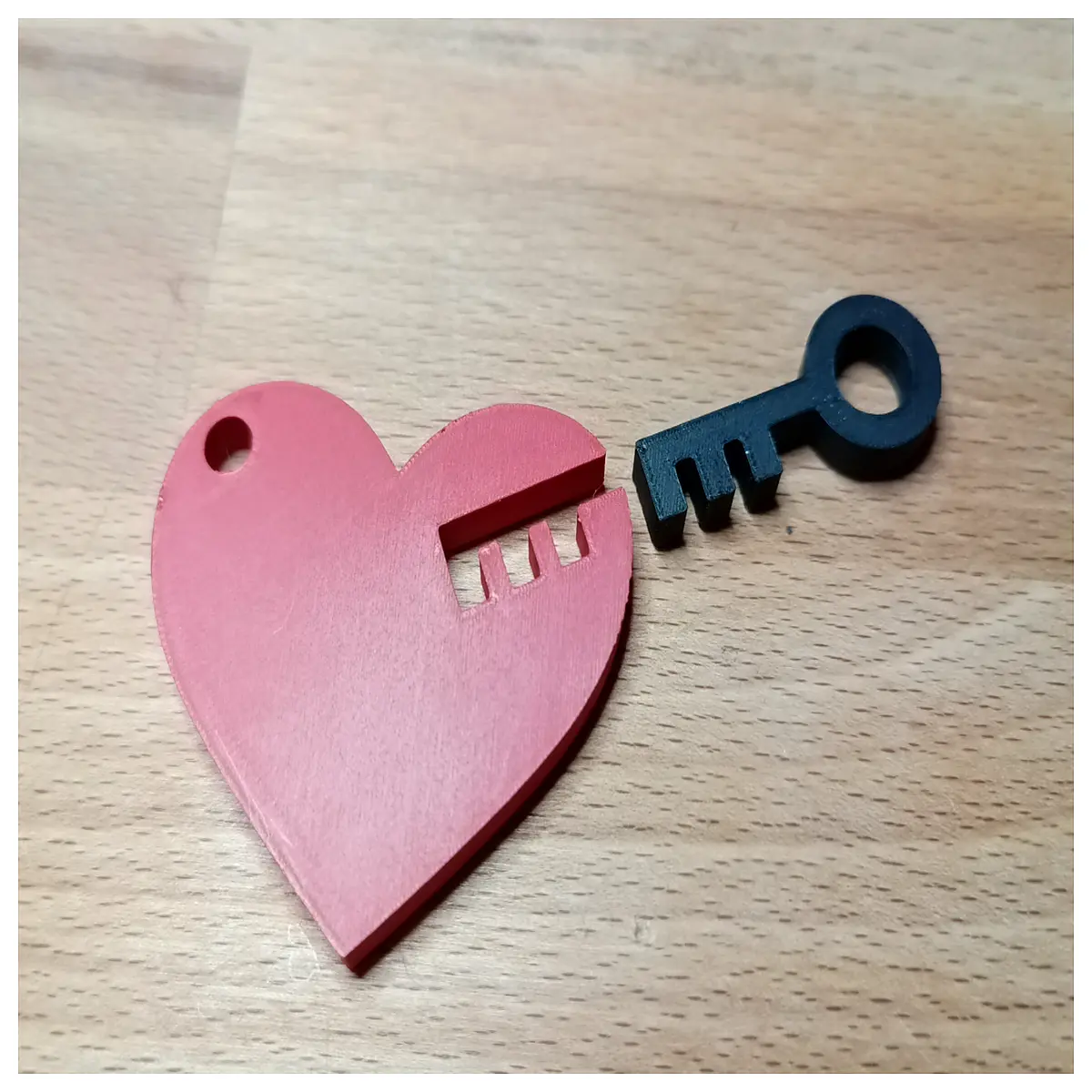 cute keychain for women men metal key holder organizer durable key fob with carabiner clip girlfriend boyfriend
