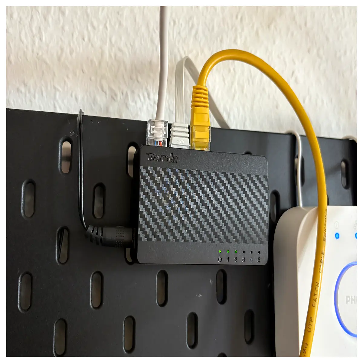 Tenda SKADIS Adapter 5 Port Switch Extender Network Booster Router Accessory Signal Enhancer Wireless Network Optimization