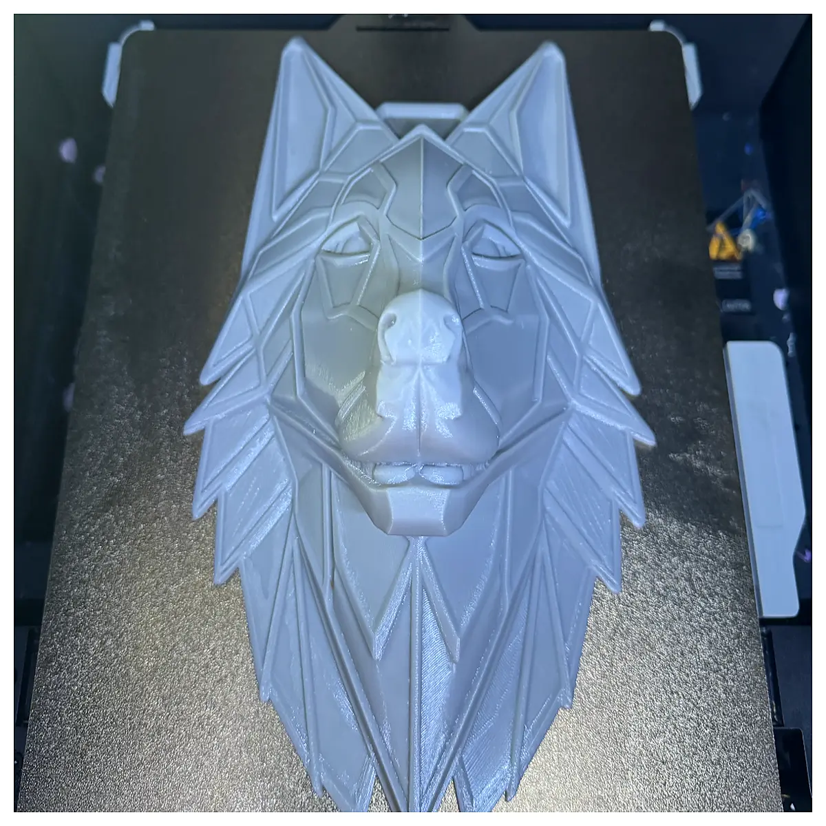 Geometric Wolf Head Decoration Modern Art Figurine Wall Decor Creative Home Accent Art Print Geometric Shapes Wolf Design Wall Hanging Interior Decora