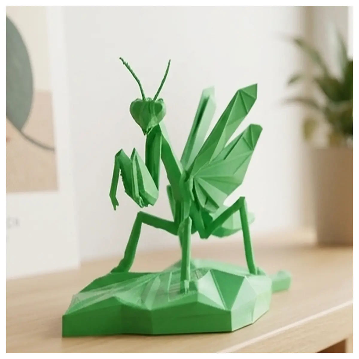 Low Poly Mantis Sculpture Insect Figurine Decoration Desktop Art Home Decor Collectible Realistic Art Piece