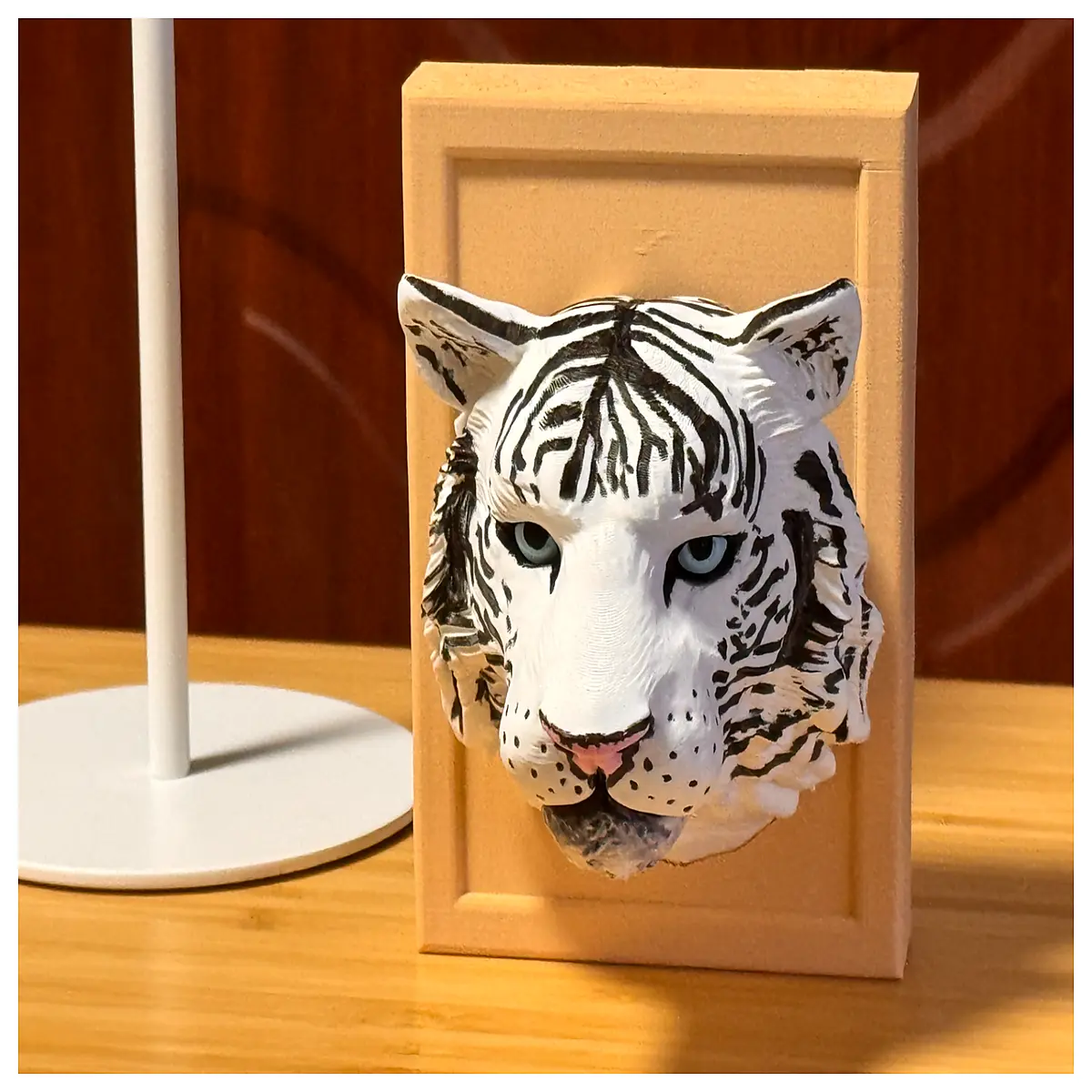white tiger head sculpture fridge magnet wall art portrait frame collectible hand painted fur texture detail resin decor