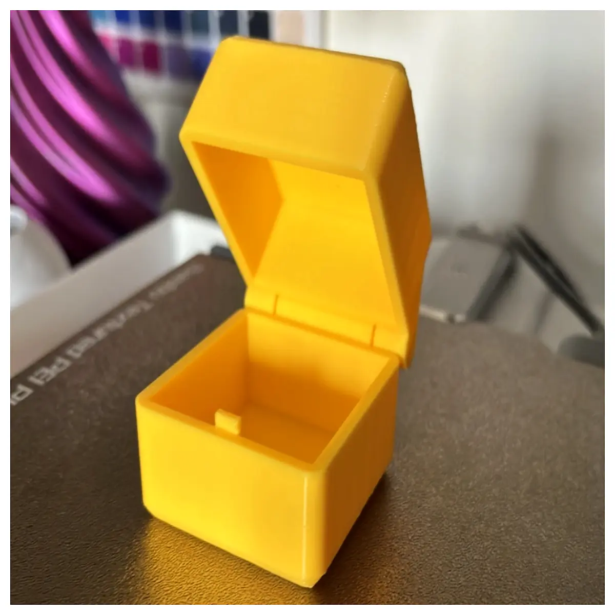 50x50x50mm hinged locking box small storage container with clasp for jewelry craft supplies organization