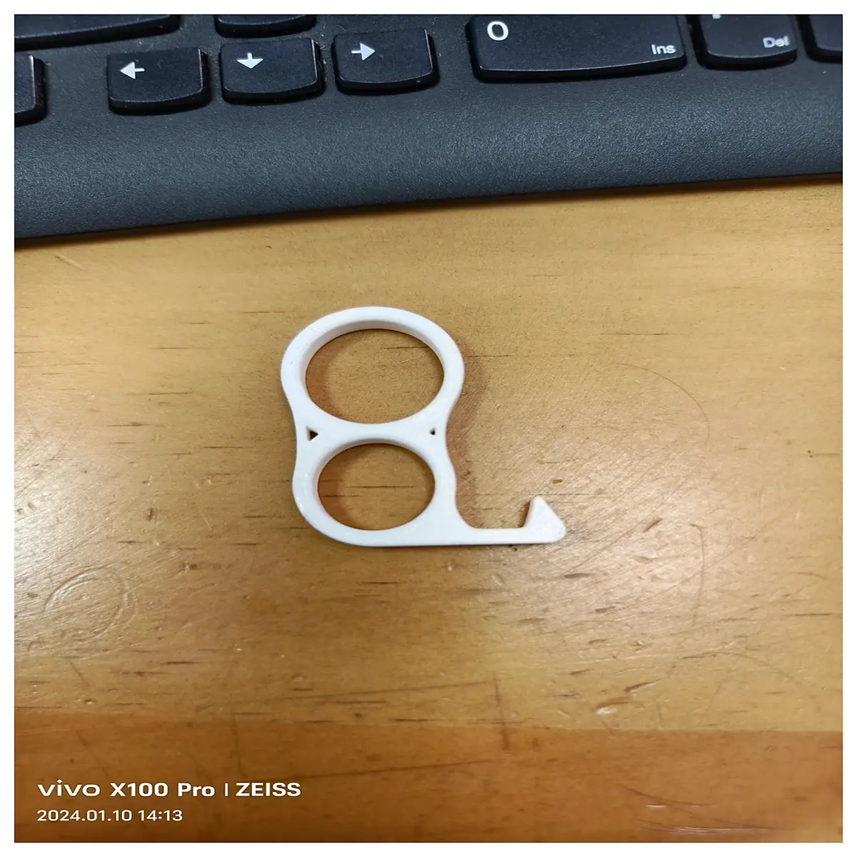 phone holder with finger loop grip one hand use for tablet