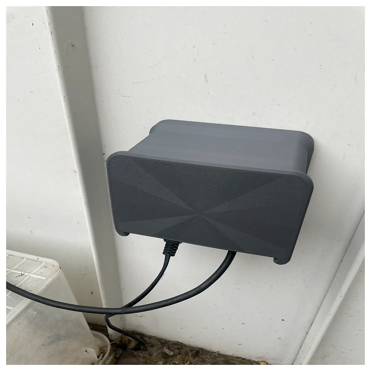 outdoor electrical outlet cover waterproof weatherproof rain guard for exterior wall sockets protection