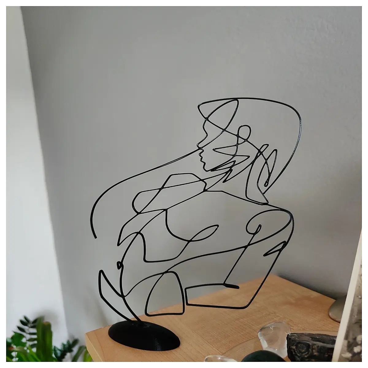minimalist line art sculpture continuous wire metal wall decor modern abstract geometric statue for living room single stroke drawing