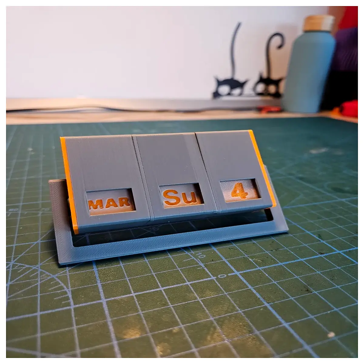 endless perpetual calendar desk organizer with days of week and date minimalist office supplies for tracking months