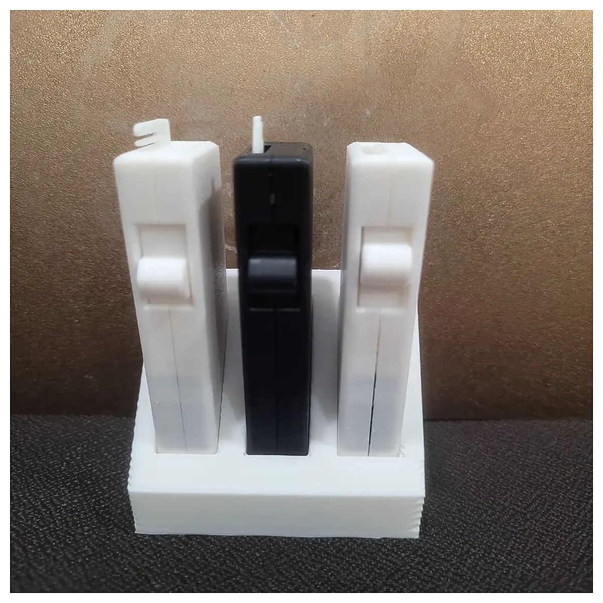 adjustable for double action retractable blade holder mount