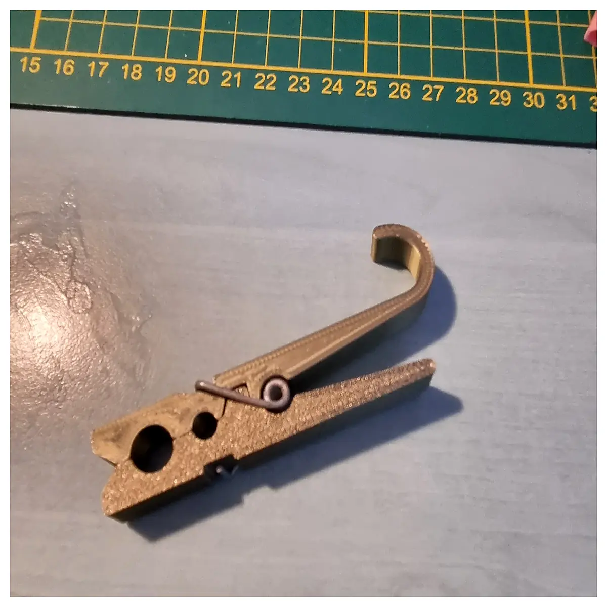 crochet hook with ergonomic handle and built in clip for yarn management anti slip grip tool for crafting