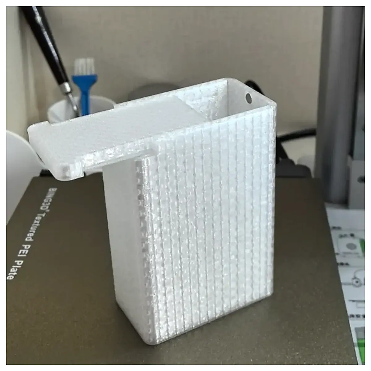 magnetic closure box without magnet snap lid storage container