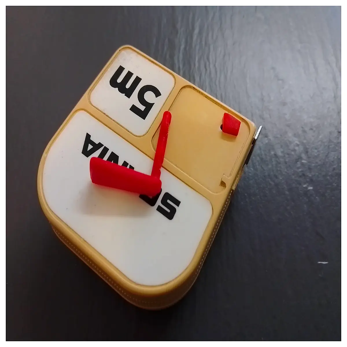 retractable tape measure with lock stopper anti slip metal blade construction site measuring tool