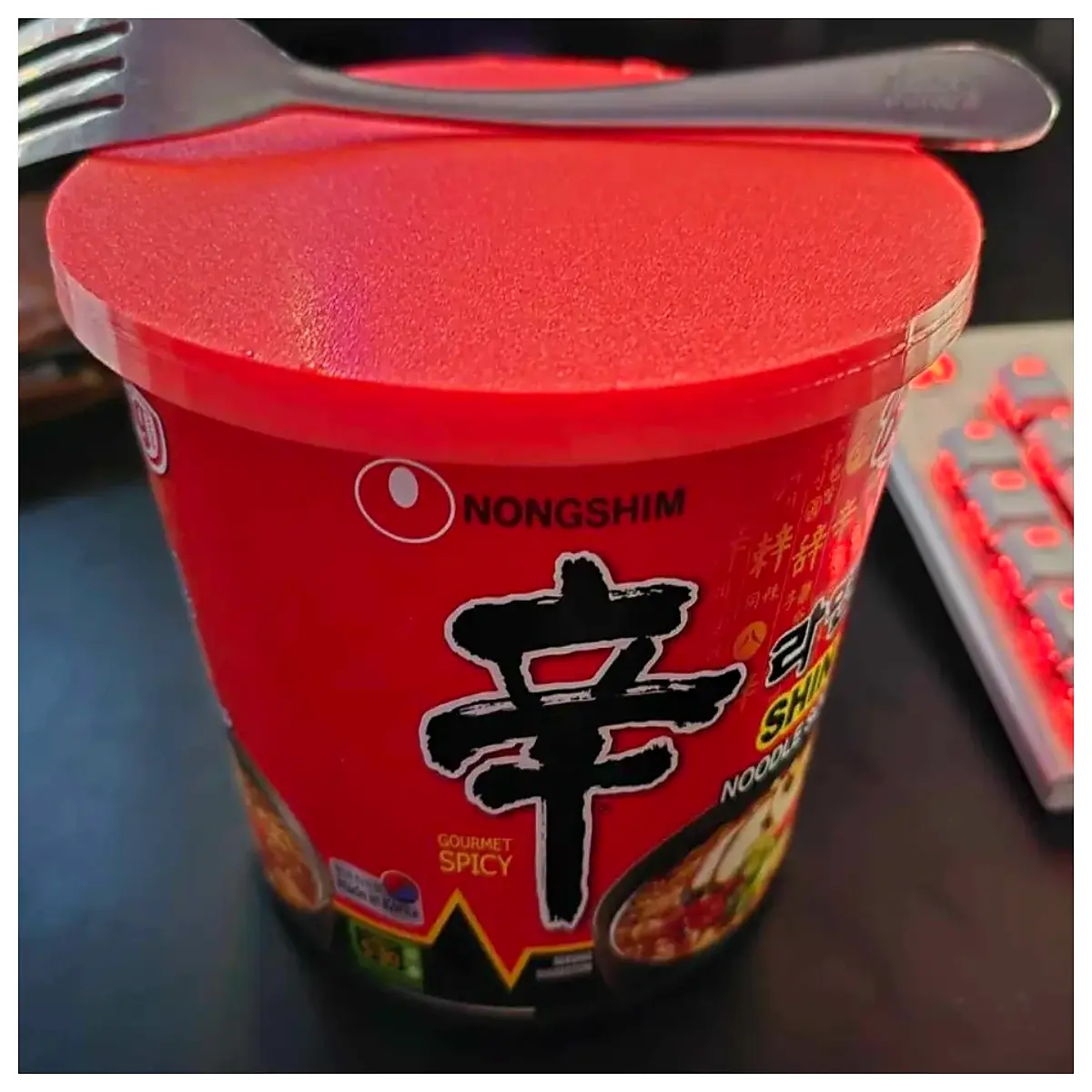 nongshim spicy noodle bowl lid replacement silicone heat cover for instant ramen cup keep warm and spills during cooking