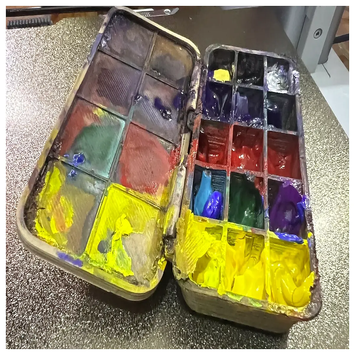 watercolor palette set with mixing wells and lid for artists