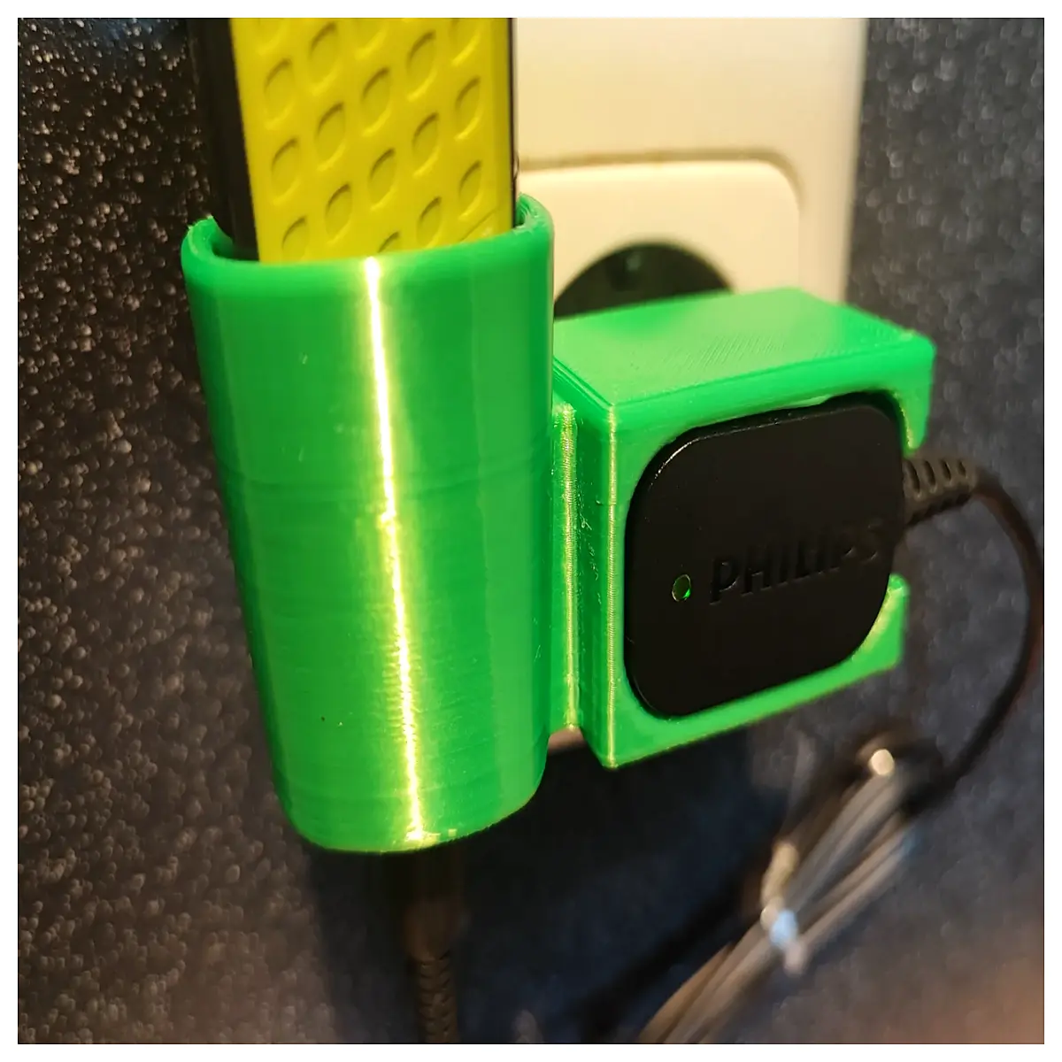 oneblade holder dock for shaving station