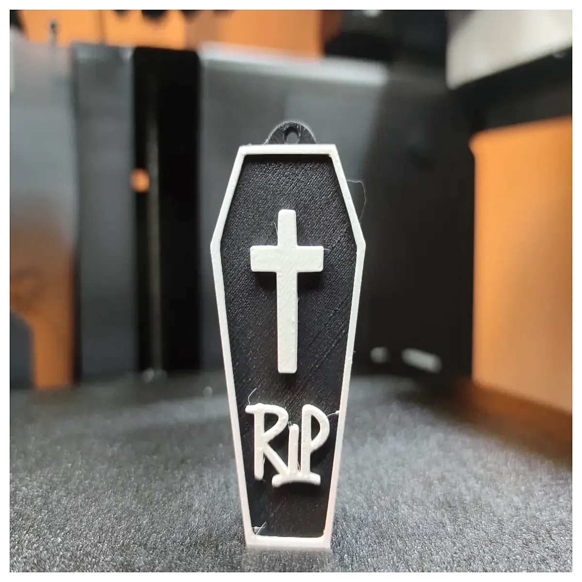 cute skeleton skull keyring for bag goth aesthetic metal pendant spooky mini coffin charm horror movie prop accessory teens