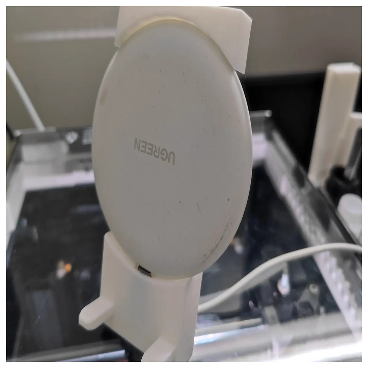 ugreen cd186 wireless charger for fast charging dock magnetic phone holder desk accessory