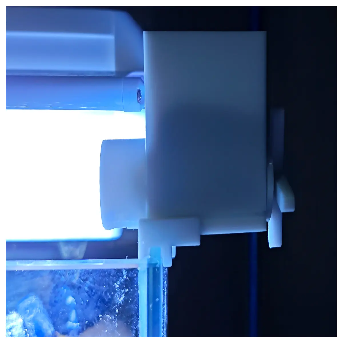 wall mounted fish feeder automatic dispenser for aquariums
