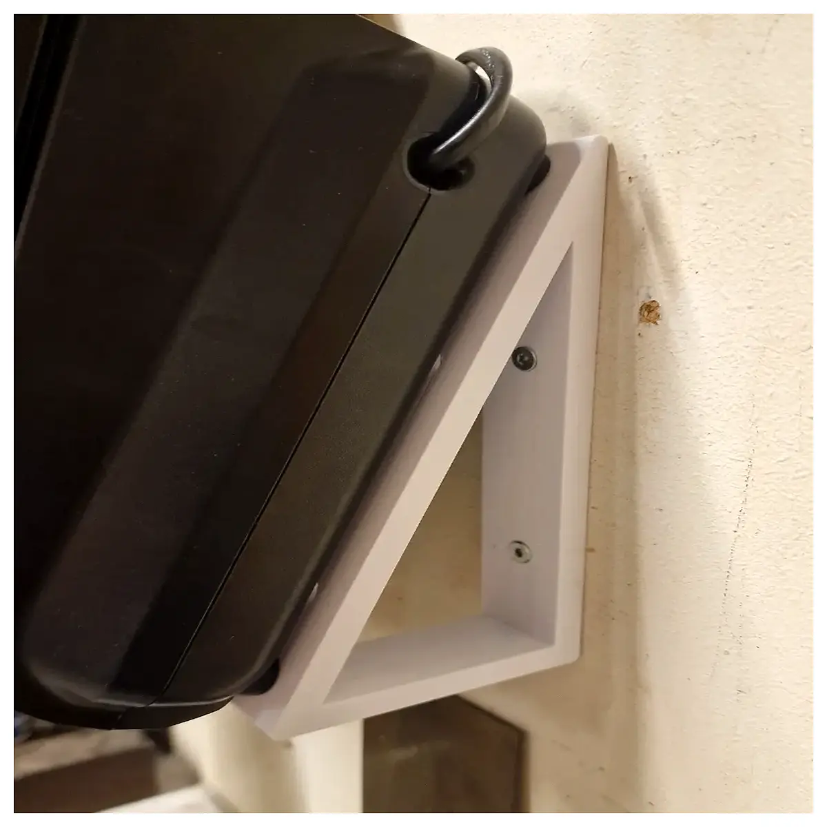 makita battery wall mount holder for dc18sh charger storage rack tool organizer