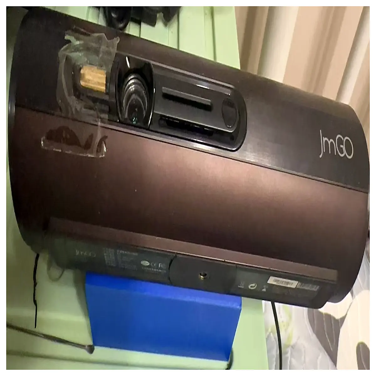 ceiling mount projector for horizontal projection adjustable arm for bed use portable projector holder