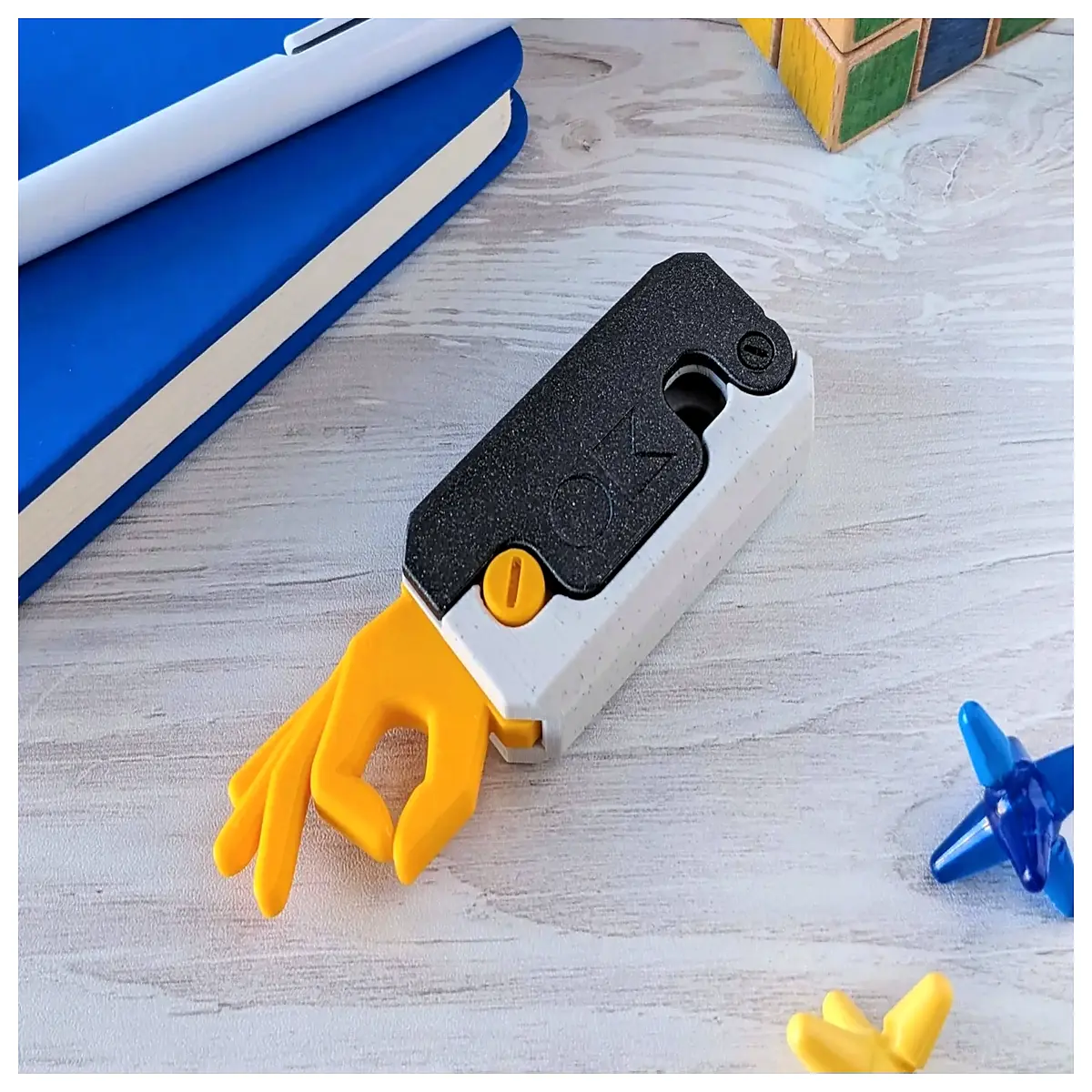 round fidget toy stress relief metal spinning blade desk gadget for adults