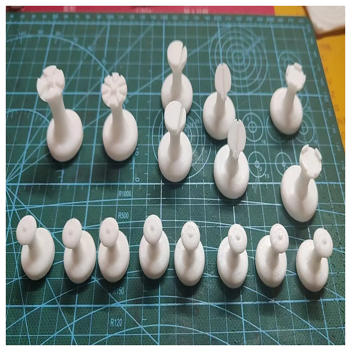 wobbling chess pieces funny rocking king table game decor