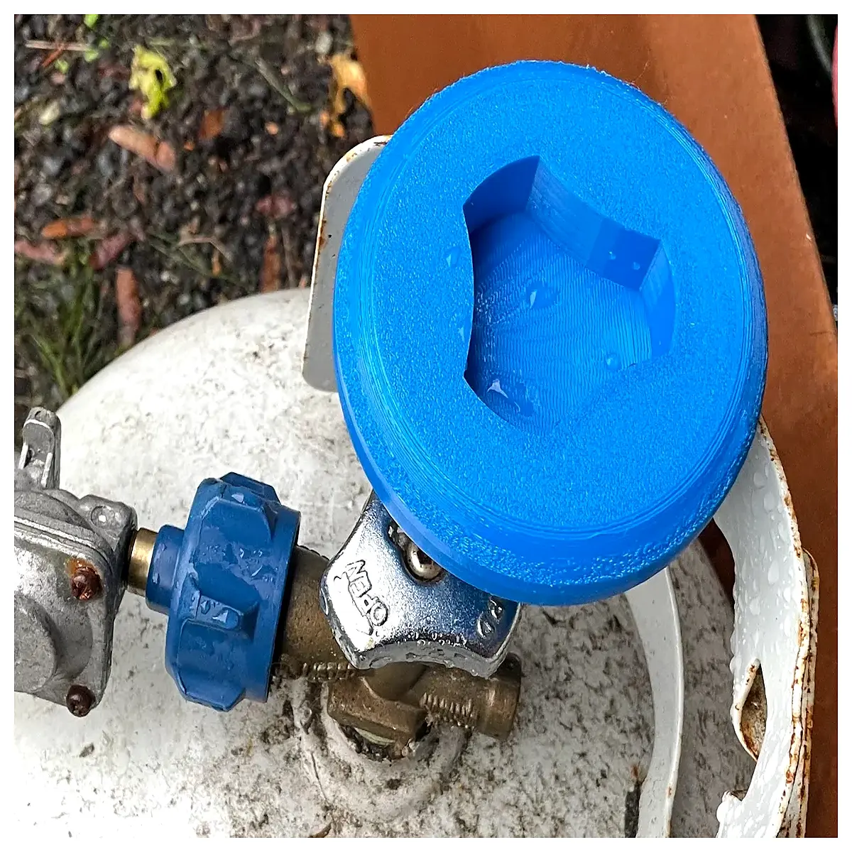 propane tank valve key wrench tool for opening gas cylinder regulator screw cap