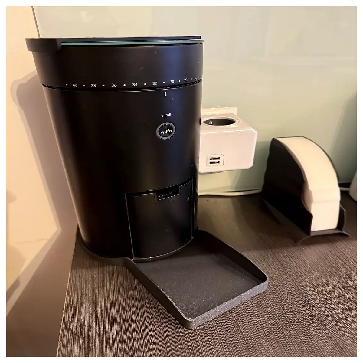 wilfa svart uniform coffee cup warmer electric heated coaster mug heater for home office desk keeping drinks hot stylish black