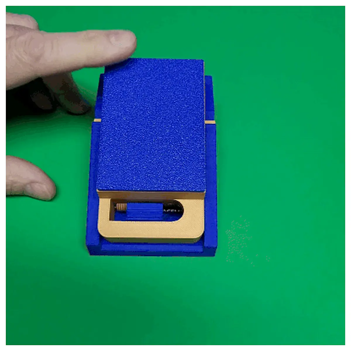 aa battery holder box with wires for diy electronics projects