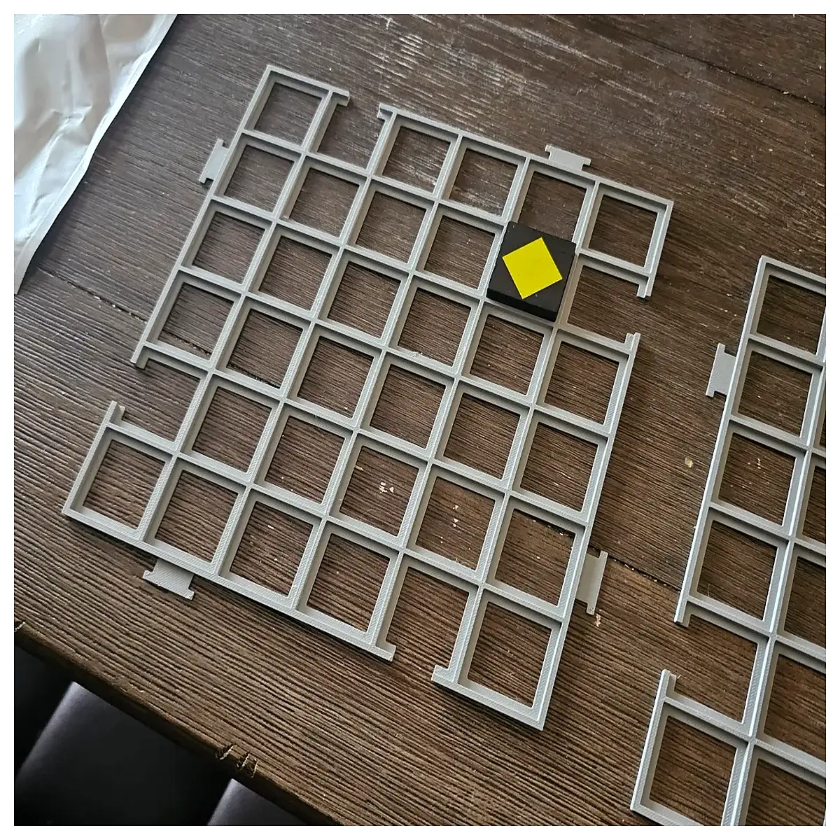 qwirkle expandable grid puzzle tiles modular board game pieces storage organizer