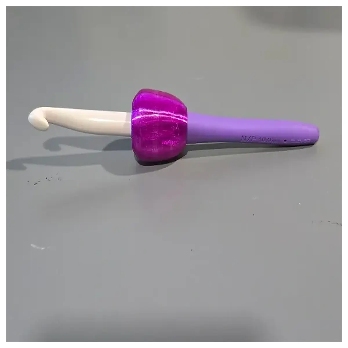 ergonomic crochet hook handle grip for arthritis pain relief and comfortable crafting