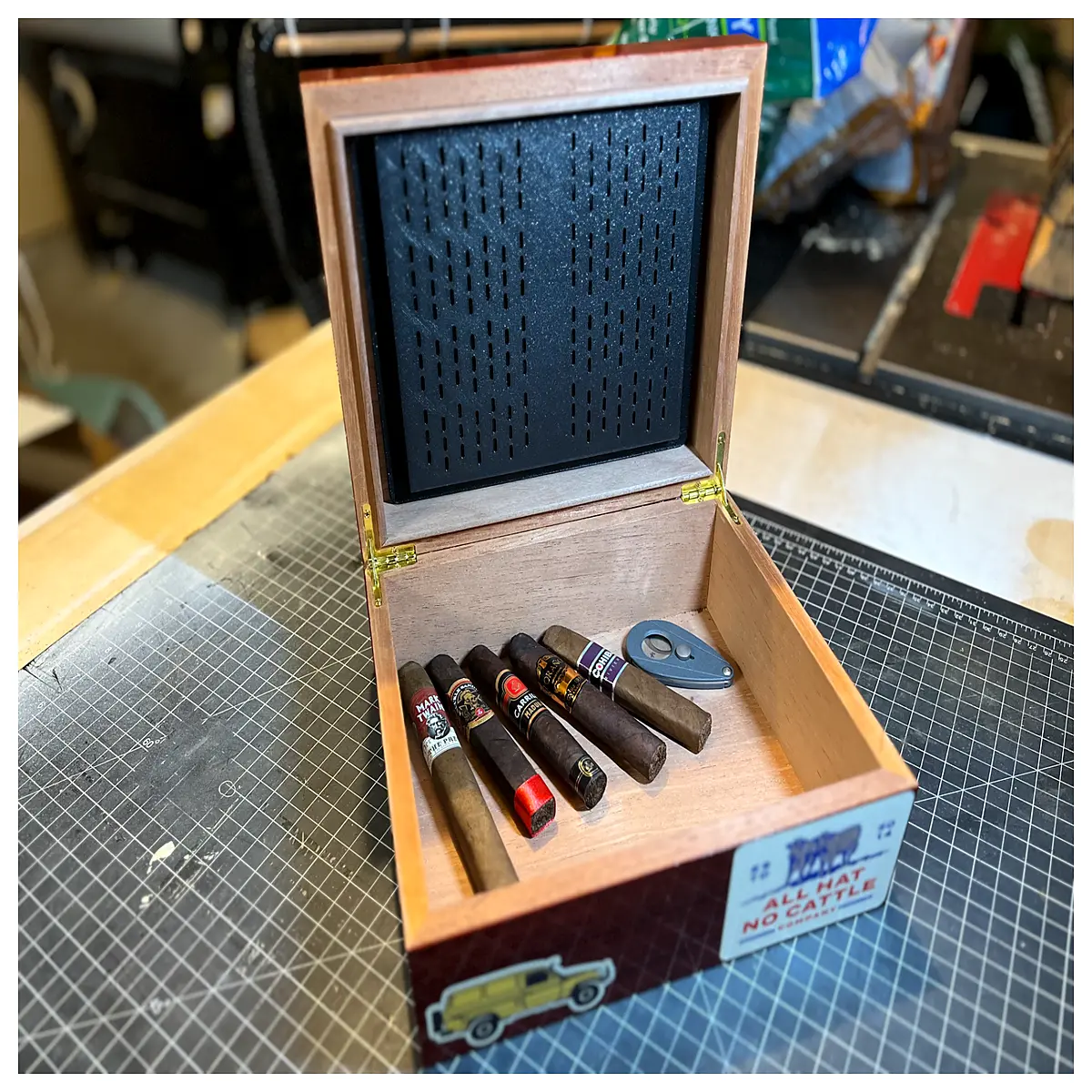humidor box with magnetic dual hygrometer packs for cigar preservation