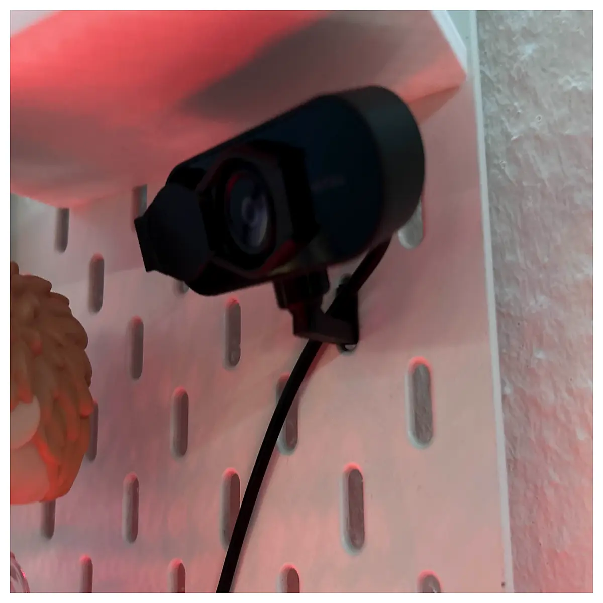 skadis webcam mount holder for monitor desk setup pc gaming accessory