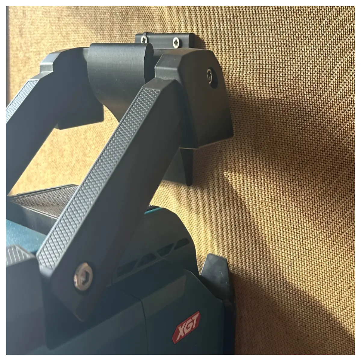 makita wall mounted radio battery powered cordless shop radio for construction site garage workshop portable speaker