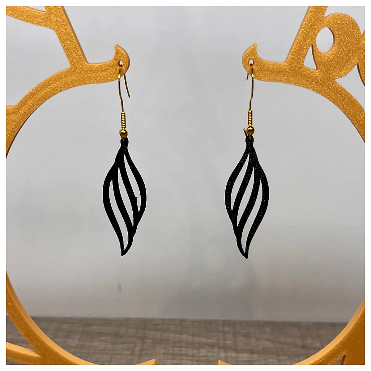 wavy hoop earrings for women gold silver trendy wavy circle dangle jewelry boho chic