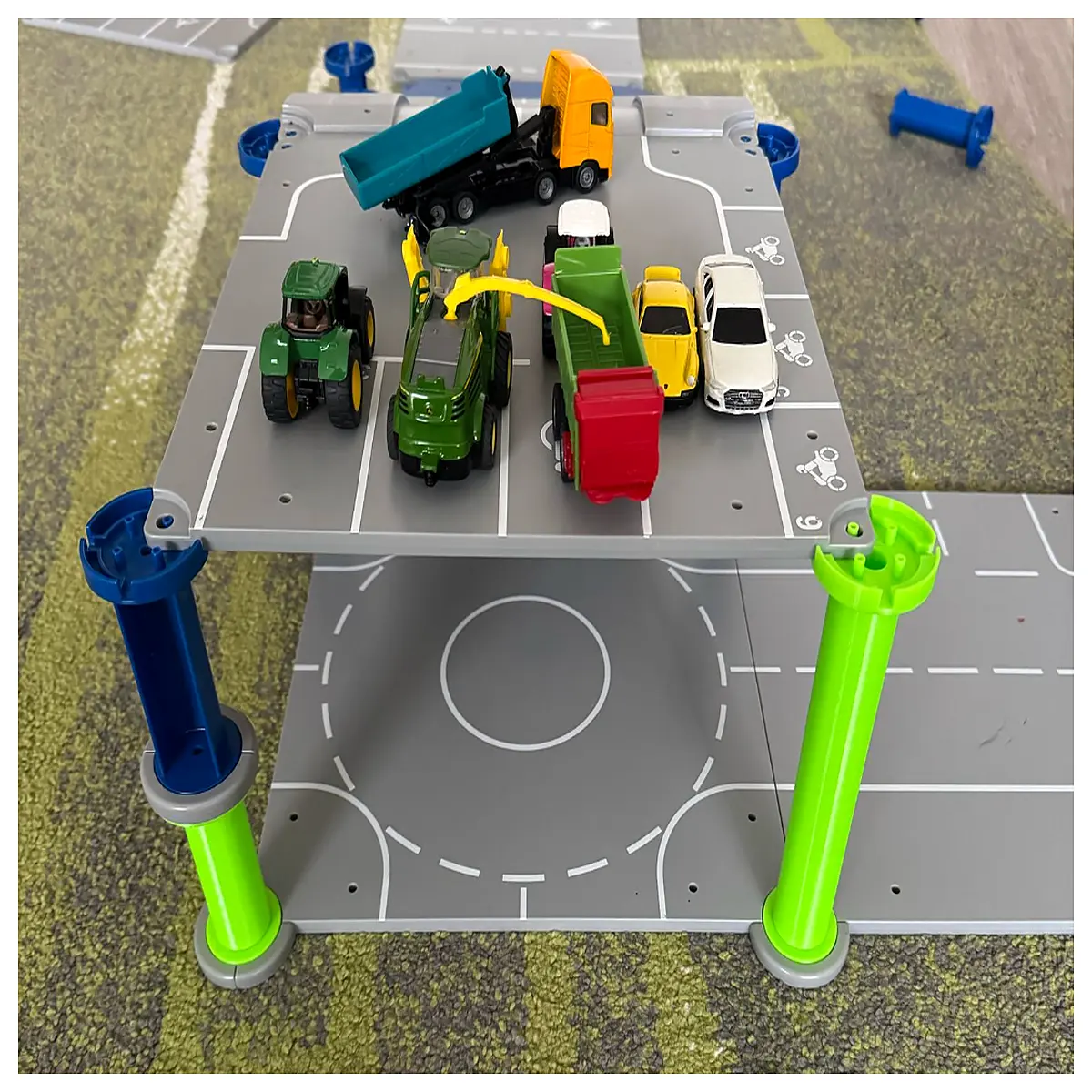 siku parking garage structure bridge support pillar construction vehicle accessory