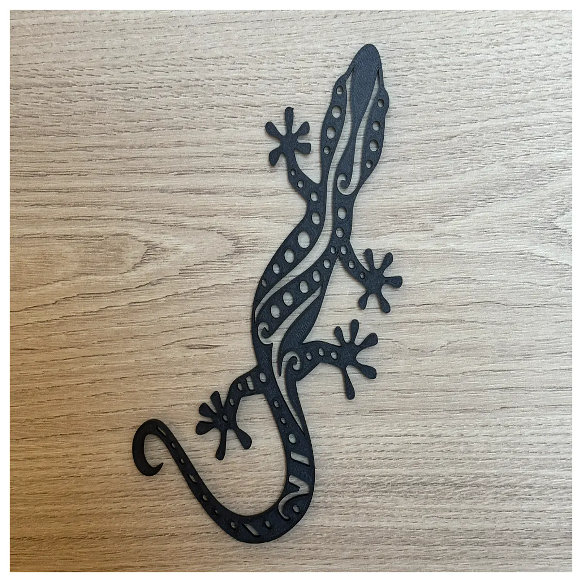 wall mounted salamander art decor animal sculpture for home modern reptile wall hanging exotic creature statue shelf